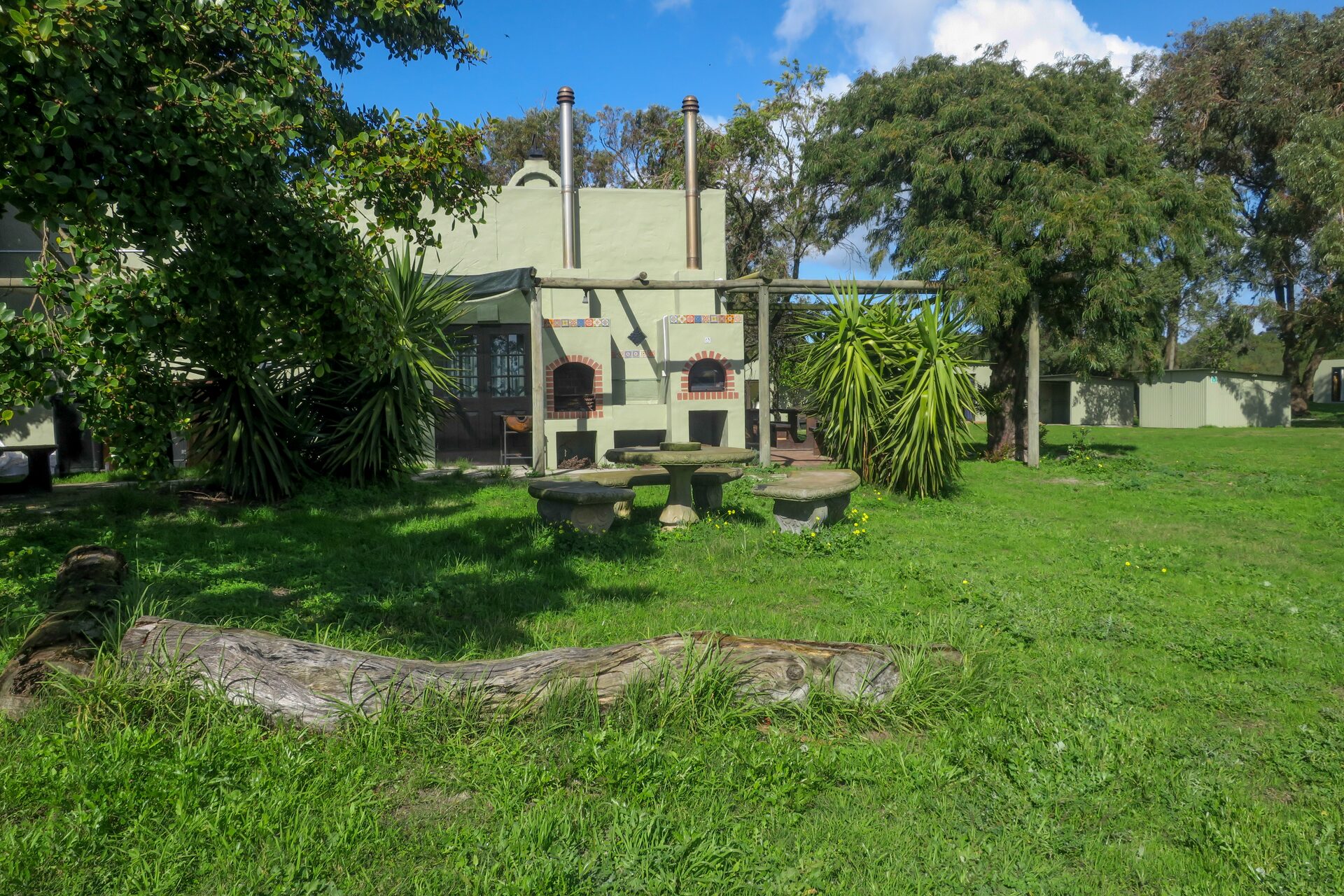 King’s Kraal facility building and lawn